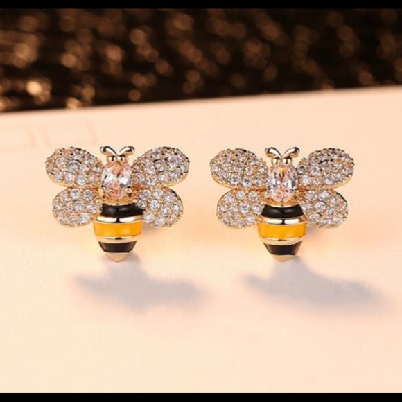 Jewelry - Bumblebee post earrings. Gold filled
